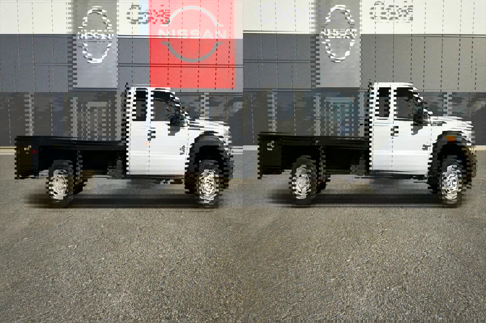 Used 2013 Ford F550 4x4 SuperCab Super Duty w/ Payload Upgrade Pkg image 9