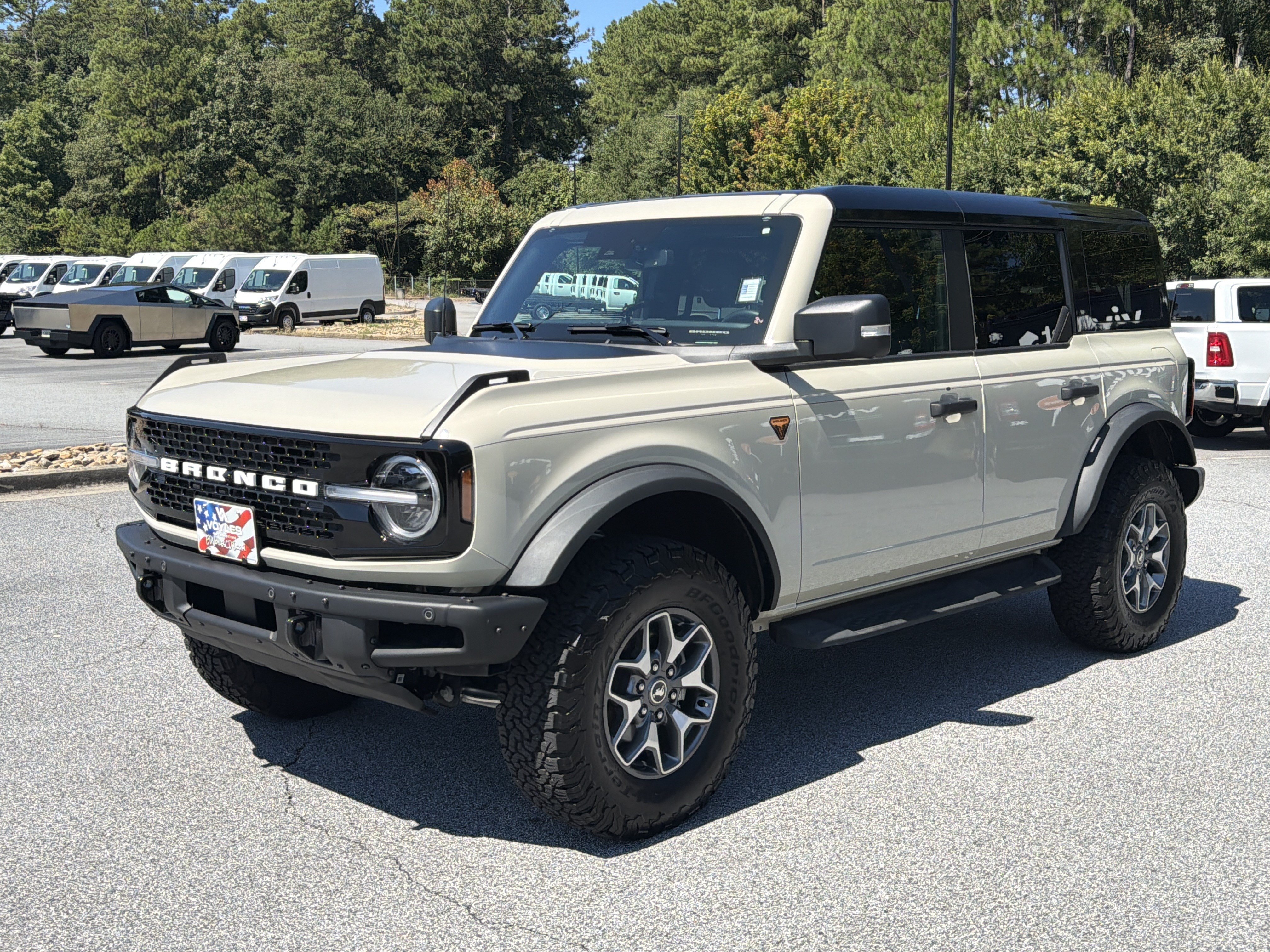 Used 2025 Ford Bronco Badlands AWD/4WD image 3