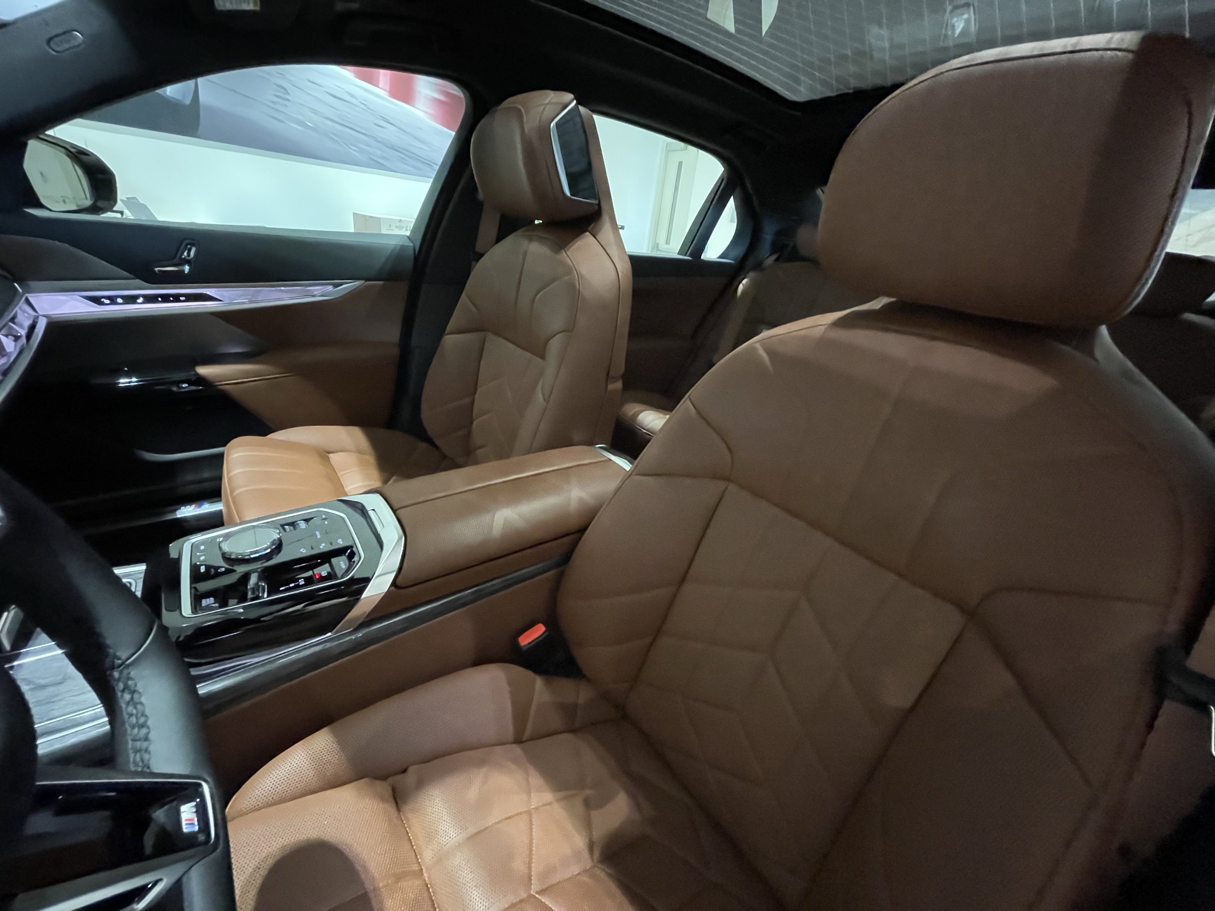 Certified 2025 BMW 740i xDrive w/ Executive Package image 8