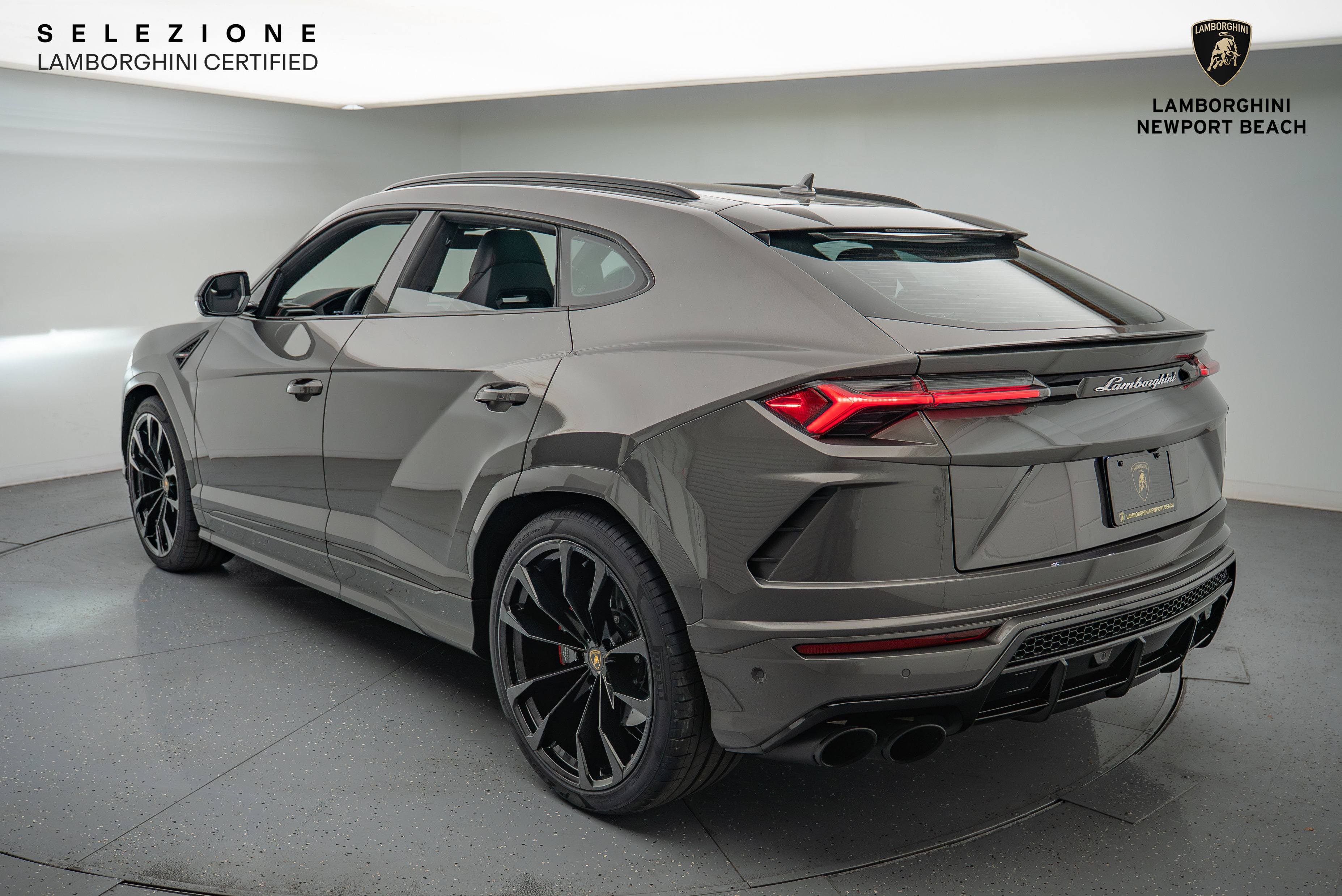Used 2022 Lamborghini Urus AWD/4WD image 13