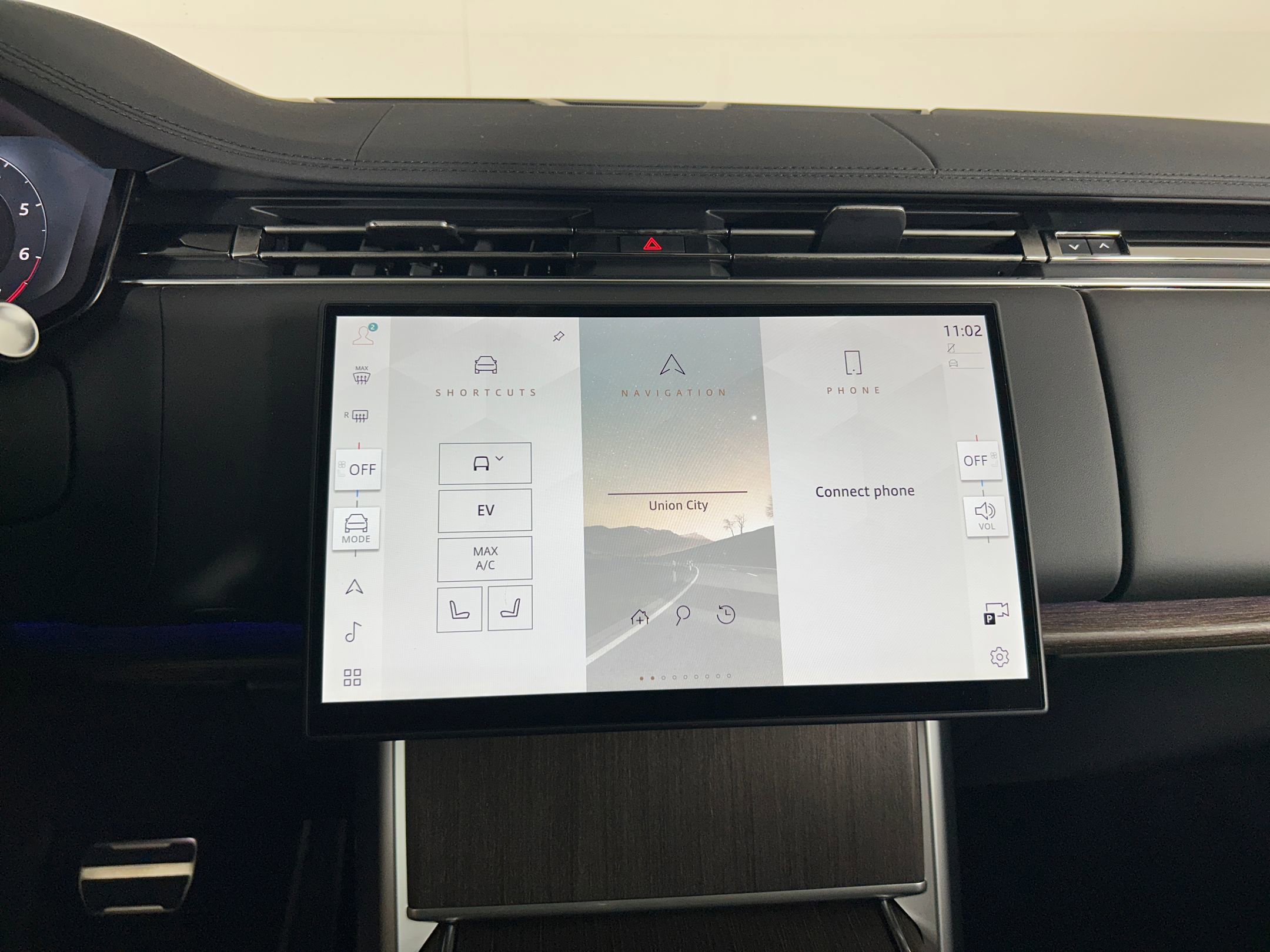 New 2025 Land Rover Range Rover SE image 23