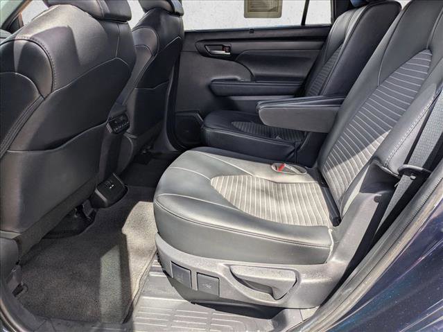 Used 2021 Toyota Highlander XSE AWD/4WD image 17