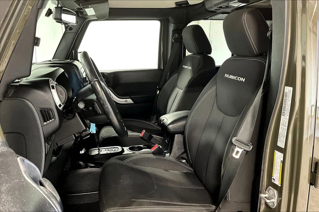 Used 2016 Jeep Wrangler Unlimited Rubicon w/ Connectivity Group image 32