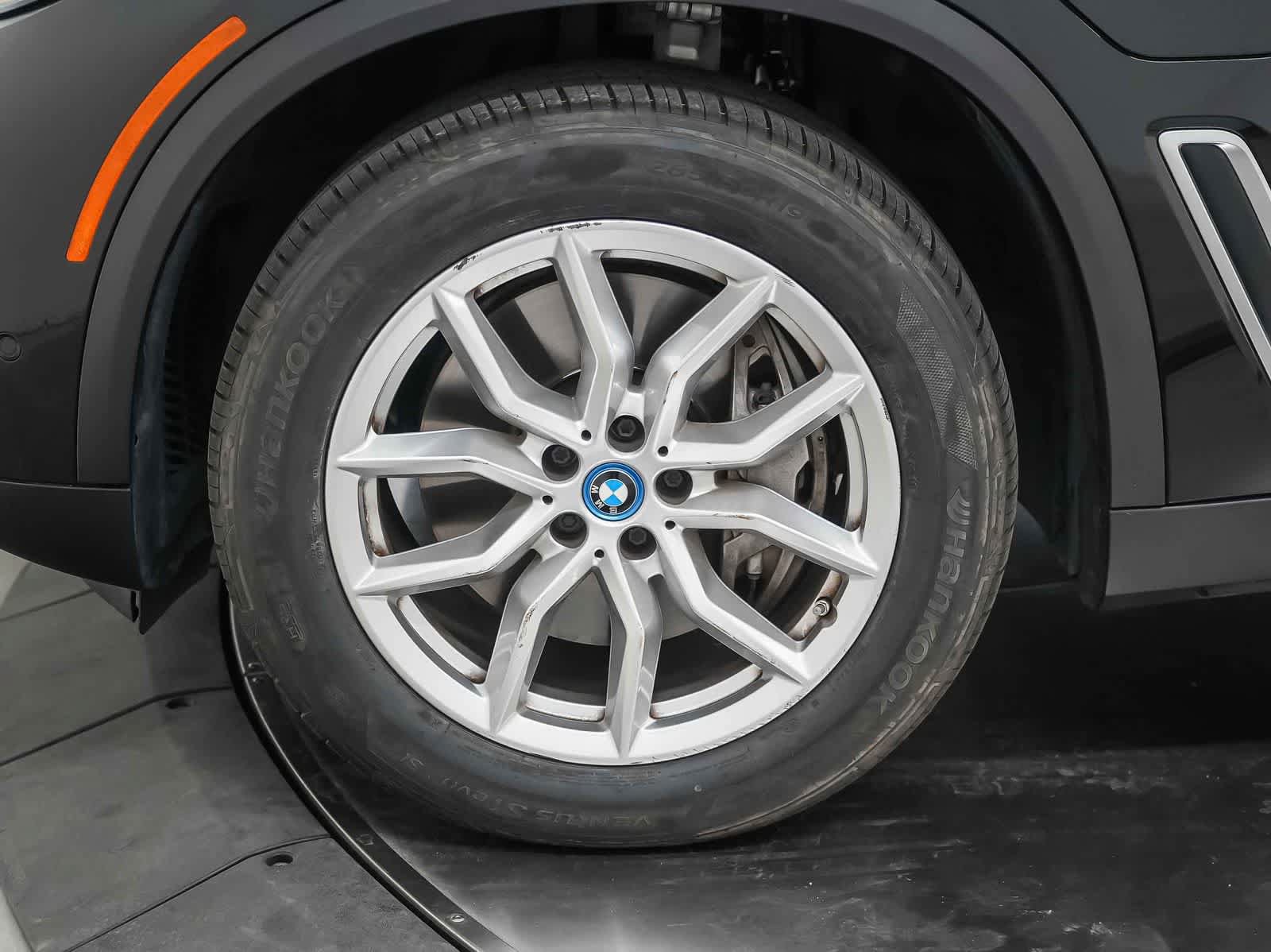 Used 2022 BMW X5 xDrive45e w/ Parking Assistance Package AWD/4WD image 13