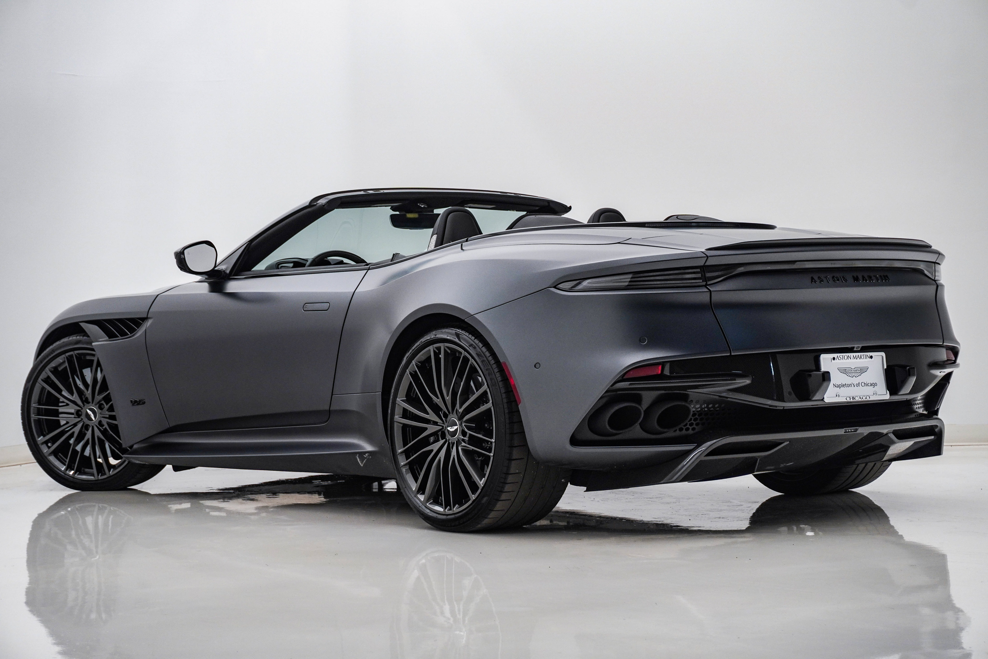 Used 2023 Aston Martin DBS Superleggera Volante RWD image 10