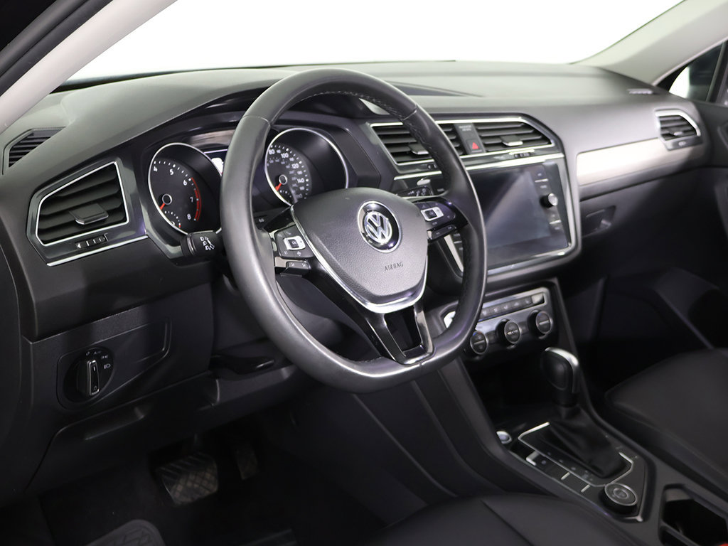Used 2020 Volkswagen Tiguan SE w/ Panoramic Sunroof Package AWD/4WD image 28