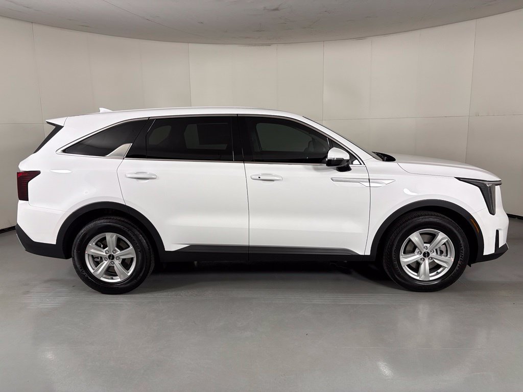 New 2026 Kia Sorento LX FWD image 9