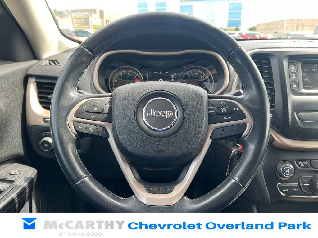 Used 2017 Jeep Cherokee Latitude FWD image 11