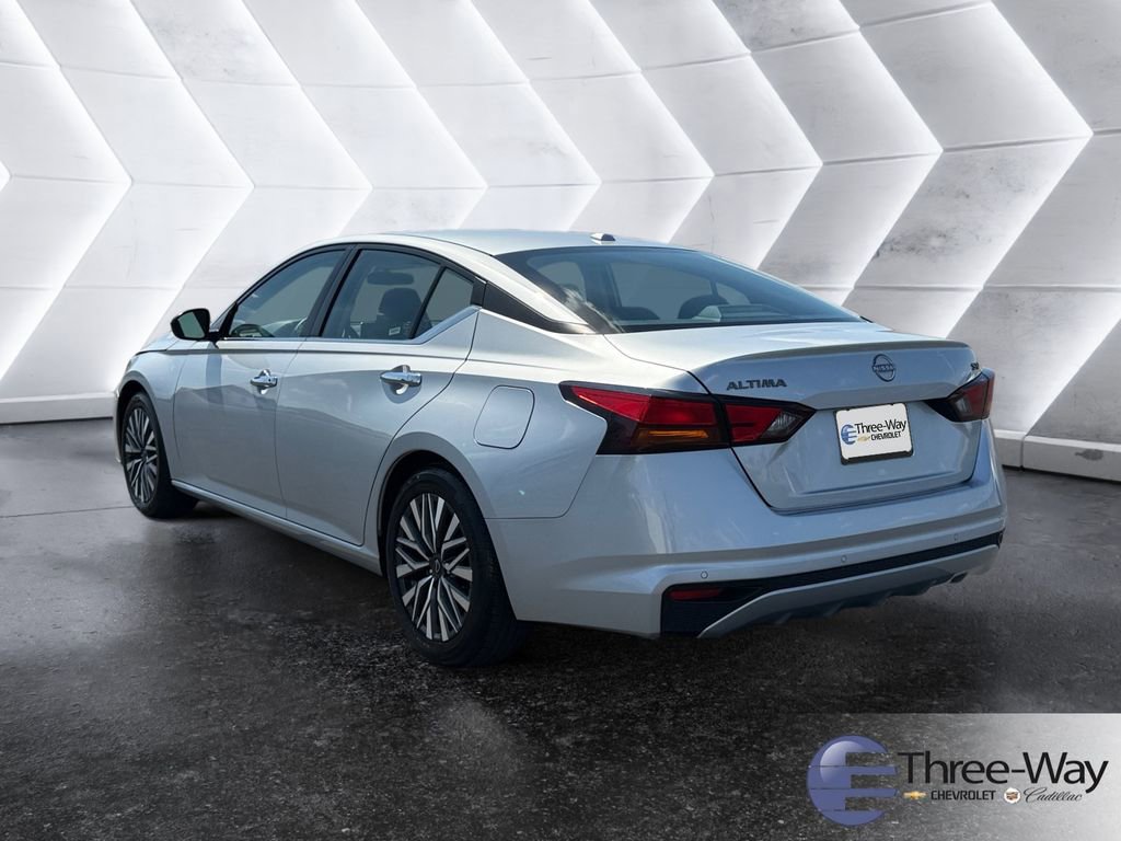 Used 2024 Nissan Altima 2.5 SV FWD image 3