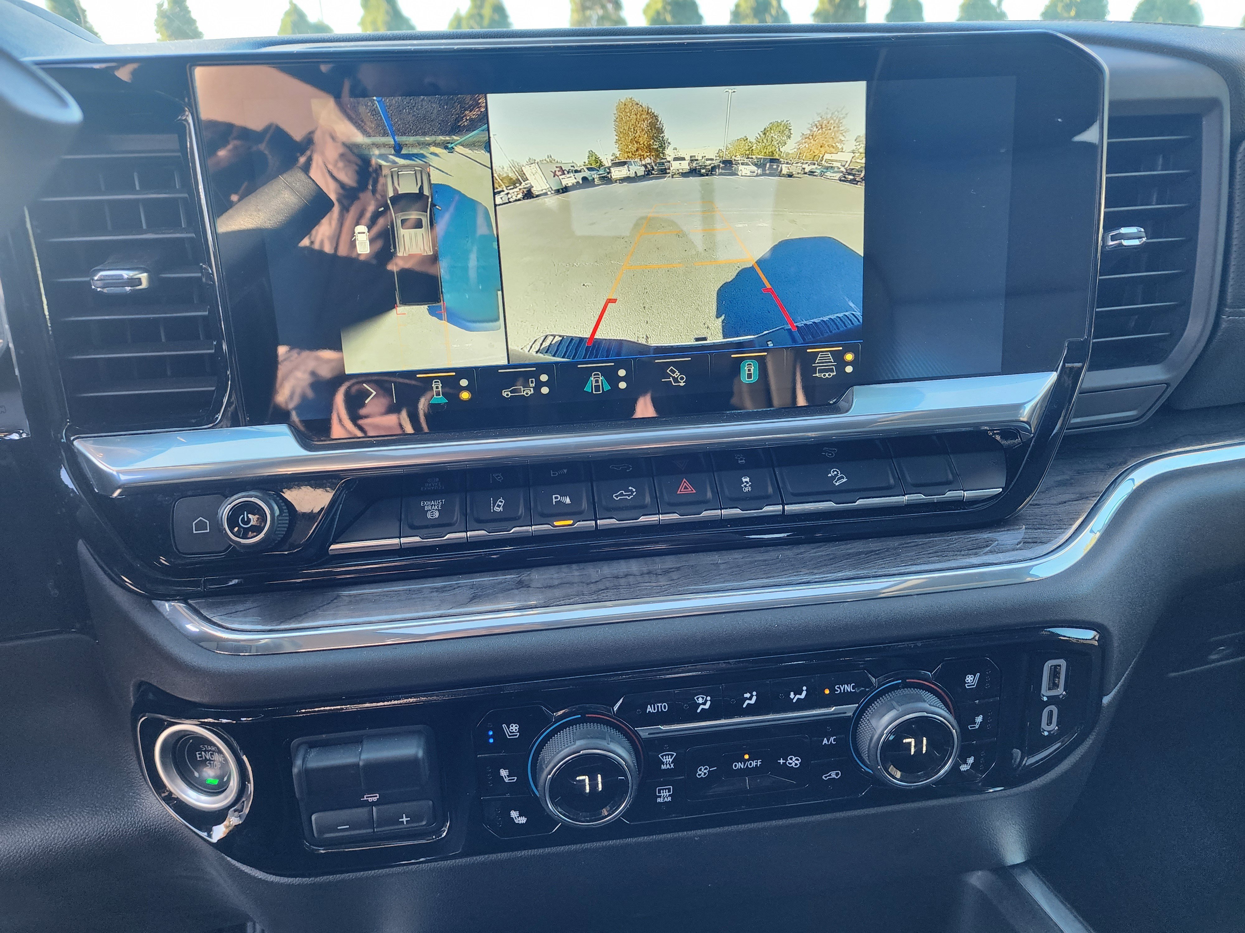 Used 2024 Chevrolet Silverado 2500 LTZ w/ LTZ Premium Package image 33