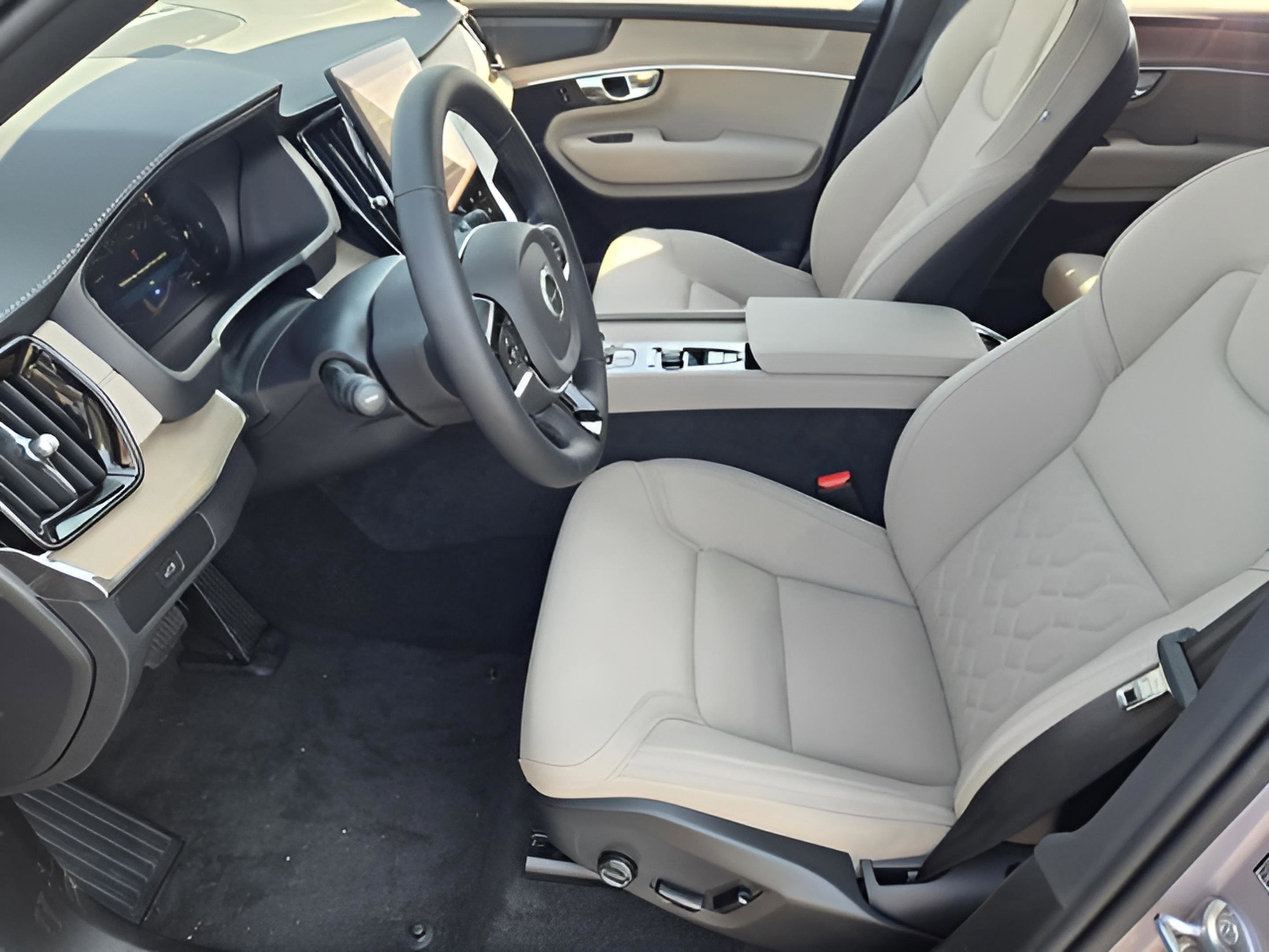 Used 2026 Volvo XC90 B6 Plus w/ Protection Package Premier AWD/4WD image 11