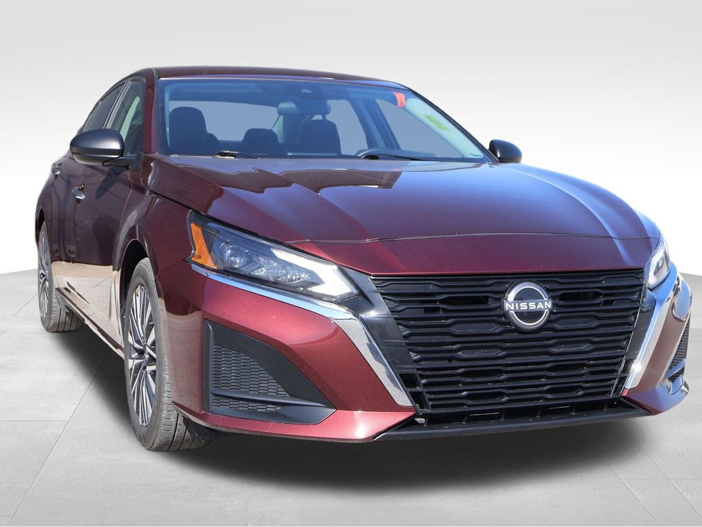 Used 2025 Nissan Altima 2.5 SV FWD image 6