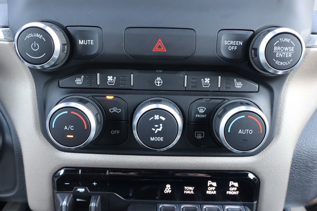 Used 2019 RAM 1500 Laramie w/ Sport Appearance Package AWD/4WD image 13