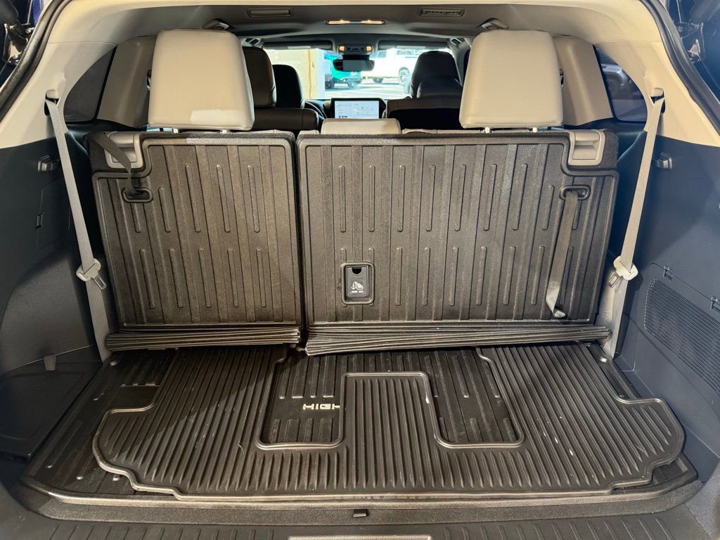 Used 2025 Toyota Highlander XLE image 24