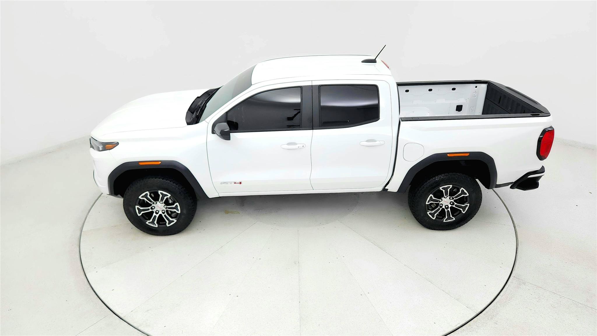 Used 2024 GMC Canyon AT4 w/ AT4 Premium Package AWD/4WD image 14