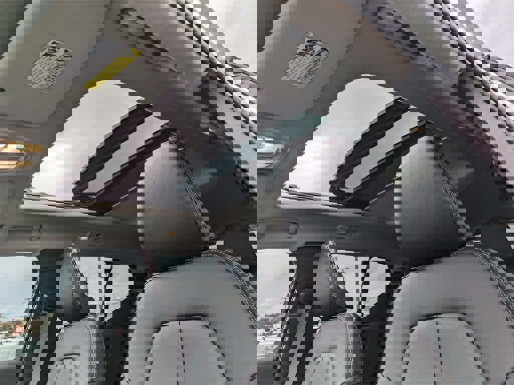 Used 2023 Volvo XC40 B5 Plus w/ Driver Assist Package image 15