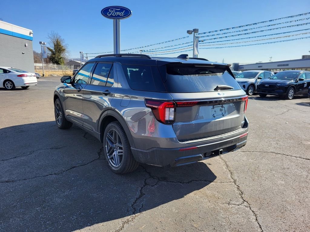 New 2026 Ford Explorer ST-Line w/ ST-Line Street Pack AWD/4WD image 5