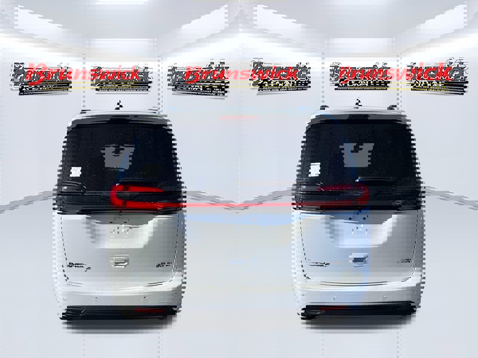 New 2026 Chrysler Pacifica Limited image 5