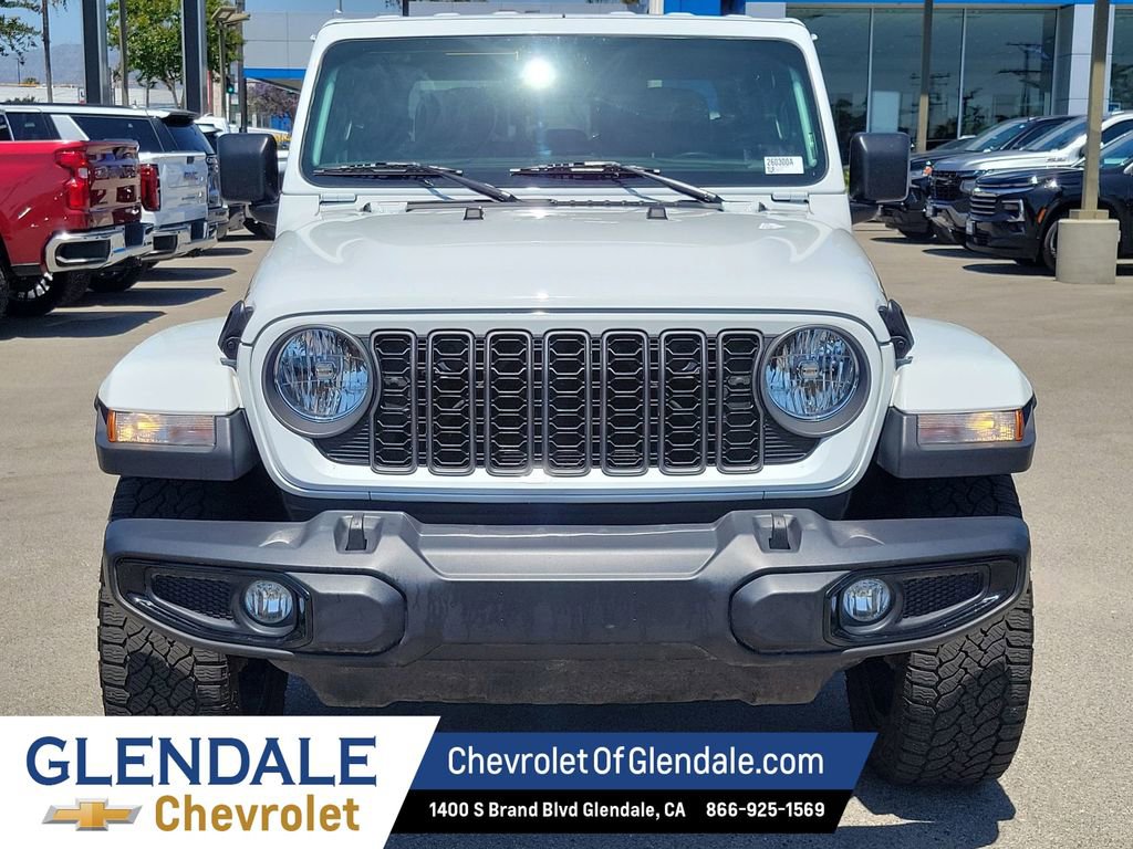 Used 2025 Jeep Gladiator Sport AWD/4WD image 17