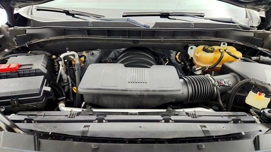 Used 2023 Chevrolet Suburban High Country w/ Advanced Technology Package AWD/4WD image 28