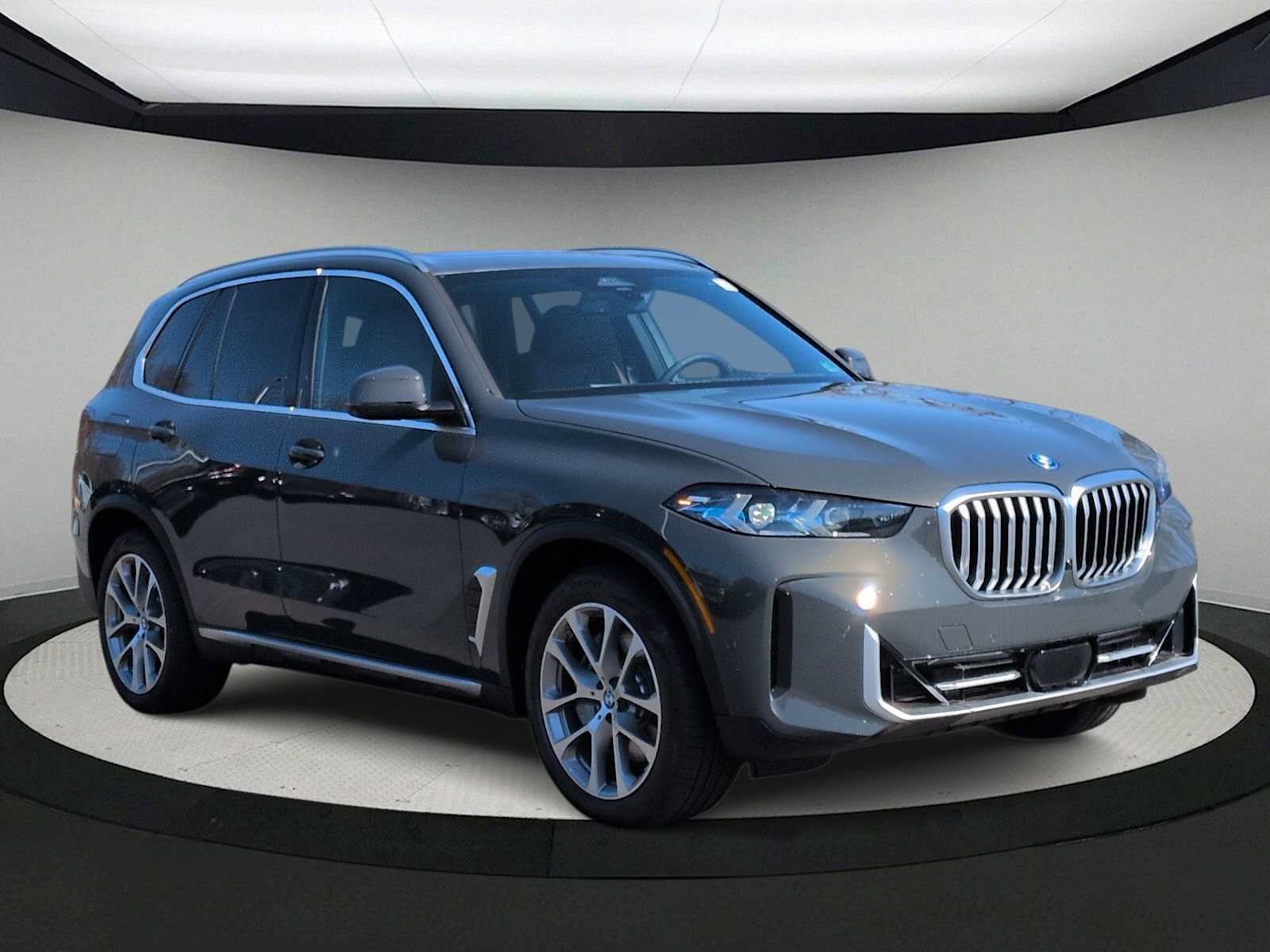 Used 2026 BMW X5 xDrive50e AWD/4WD image 2
