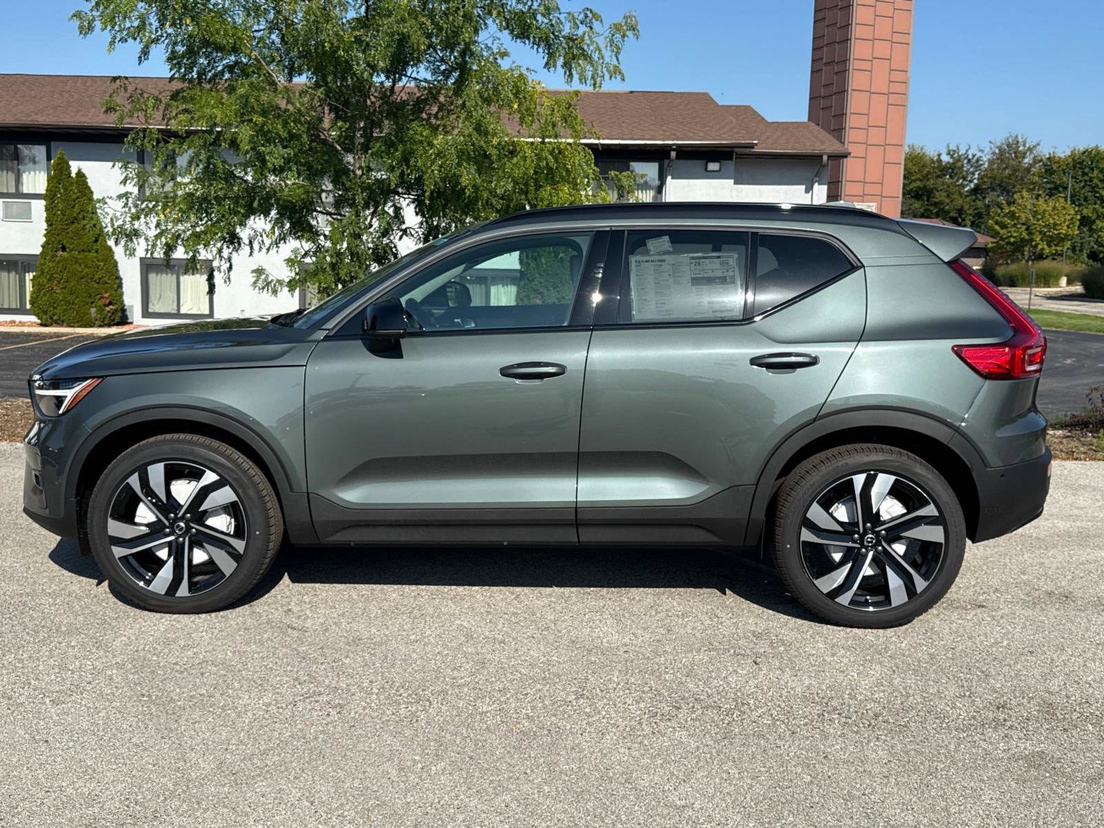 New 2026 Volvo XC40 B5 Ultra w/ Climate Package AWD/4WD image 8