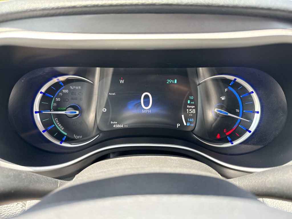 Used 2023 Chrysler Pacifica Touring-L FWD image 15