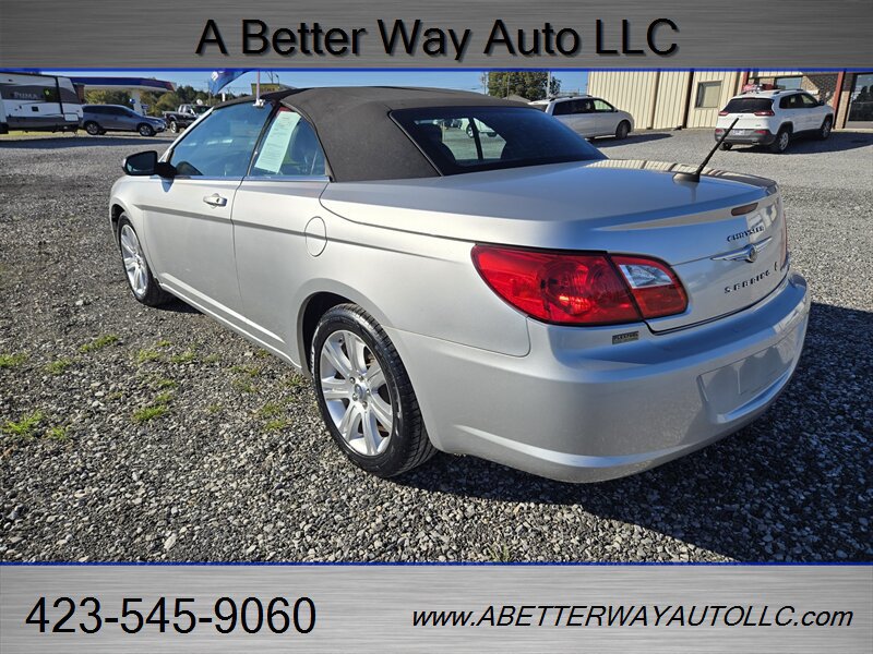Used 2010 Chrysler Sebring Touring w/ Special Touring Group FWD image 2