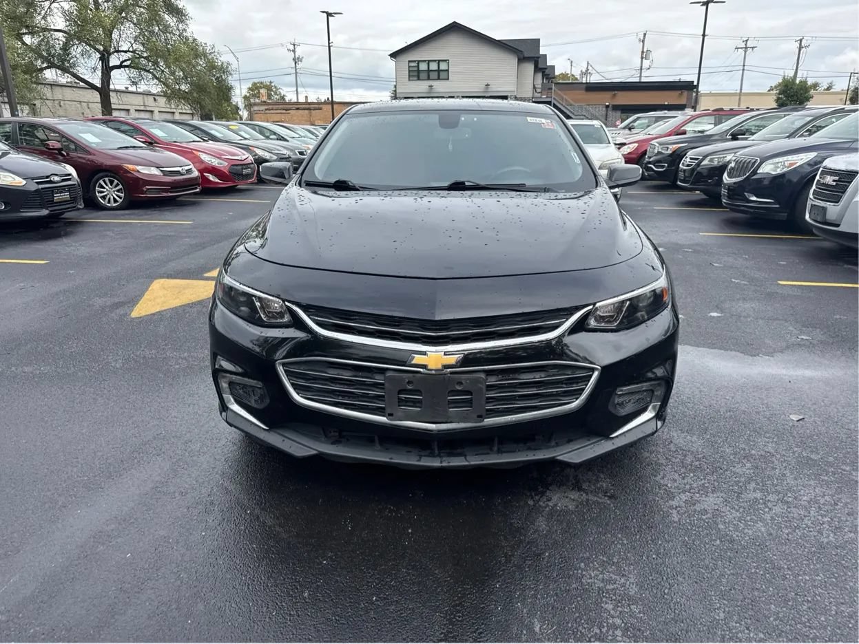 Used 2018 Chevrolet Malibu LT FWD image 2