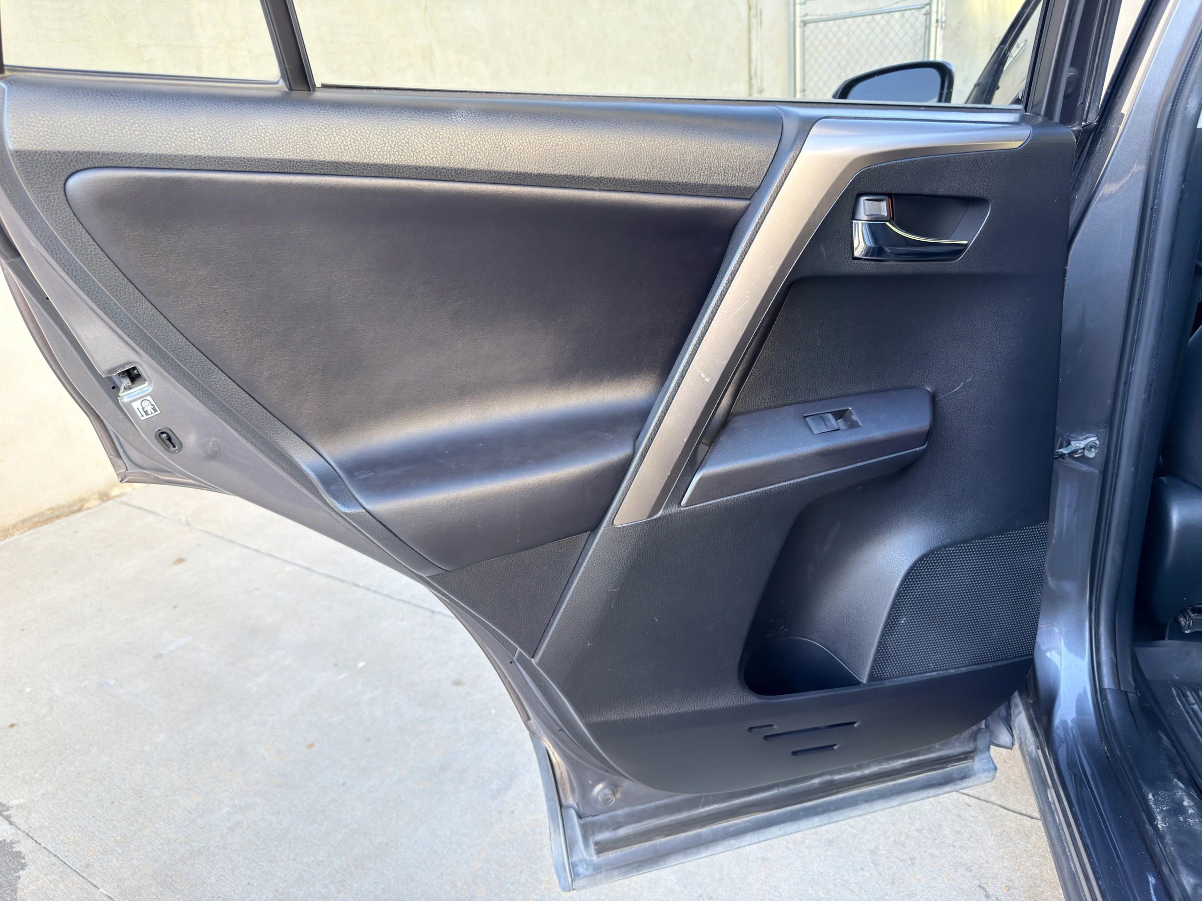 Used 2018 Toyota RAV4 XLE image 25