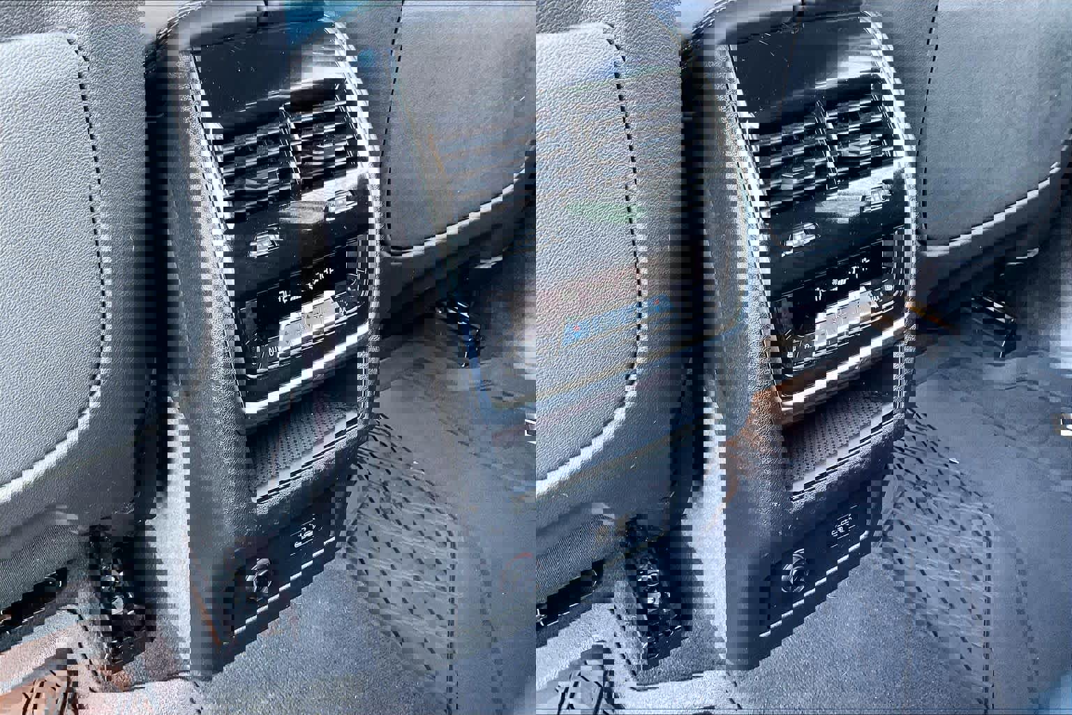 Used 2025 BMW X7 M60i image 38