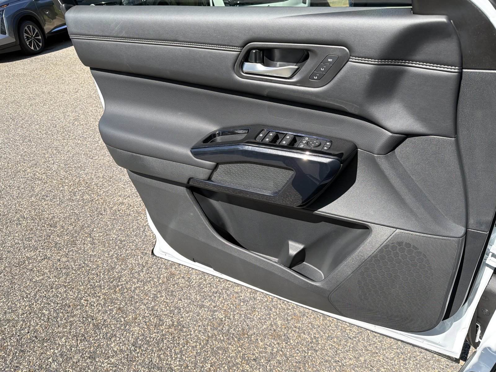 New 2026 Nissan Pathfinder Platinum FWD image 16