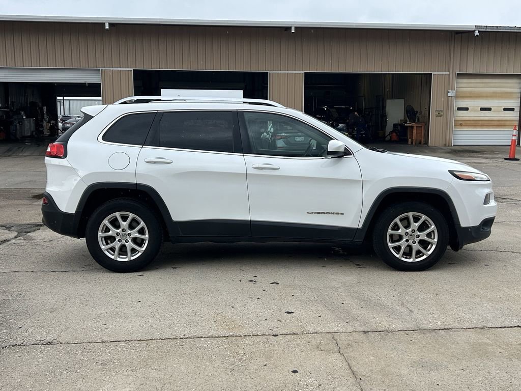 Used 2015 Jeep Cherokee Latitude AWD/4WD image 4