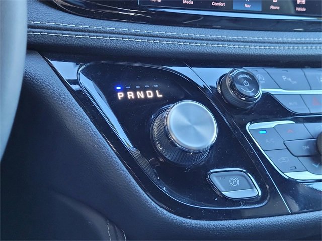 Certified 2025 Chrysler Pacifica Limited image 12