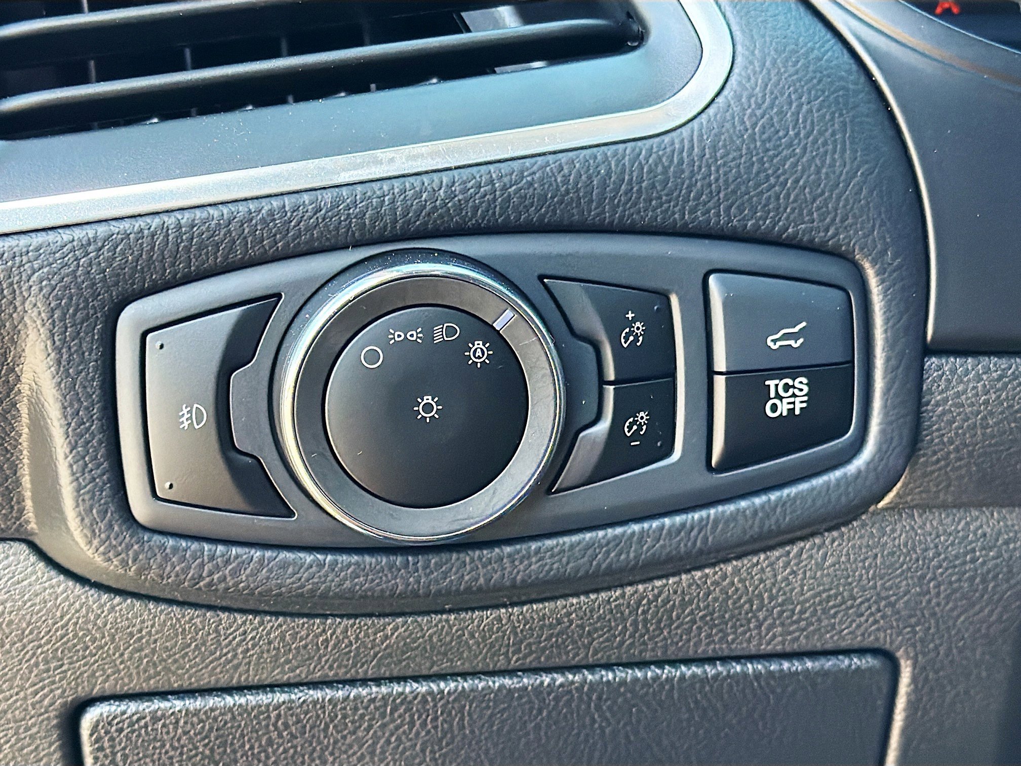 Used 2023 Ford Edge Titanium image 30