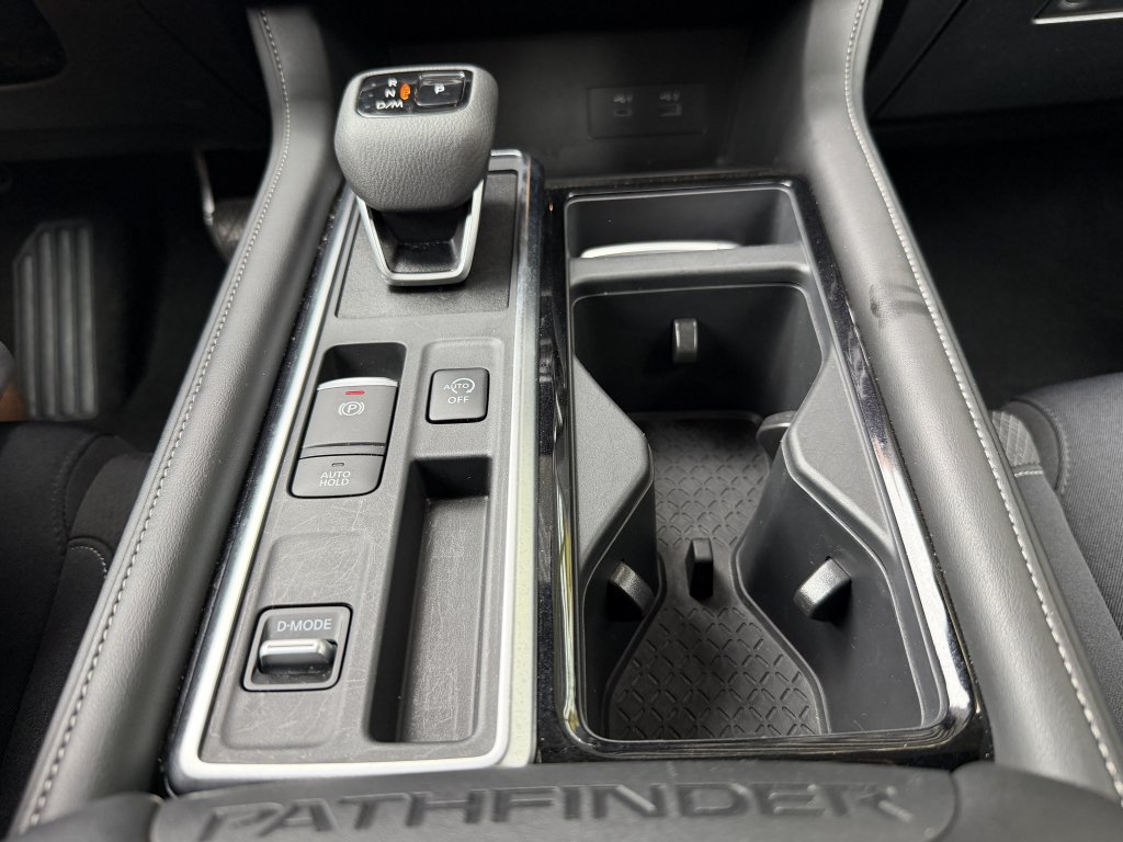 Used 2025 Nissan Pathfinder SV FWD image 22