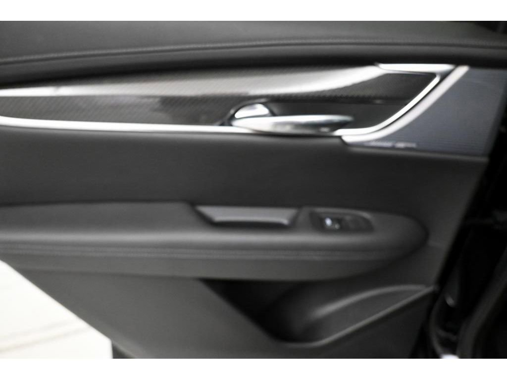 Used 2023 Cadillac XT6 Sport w/ Technology Package AWD/4WD image 29