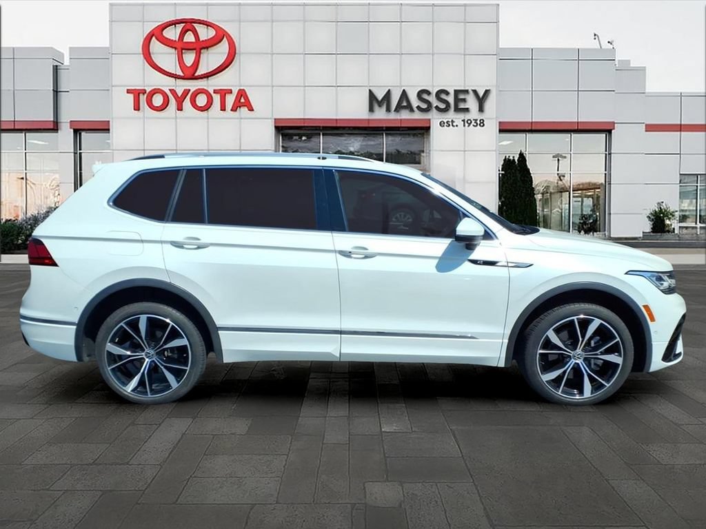 Used 2022 Volkswagen Tiguan SEL R-Line AWD/4WD image 2