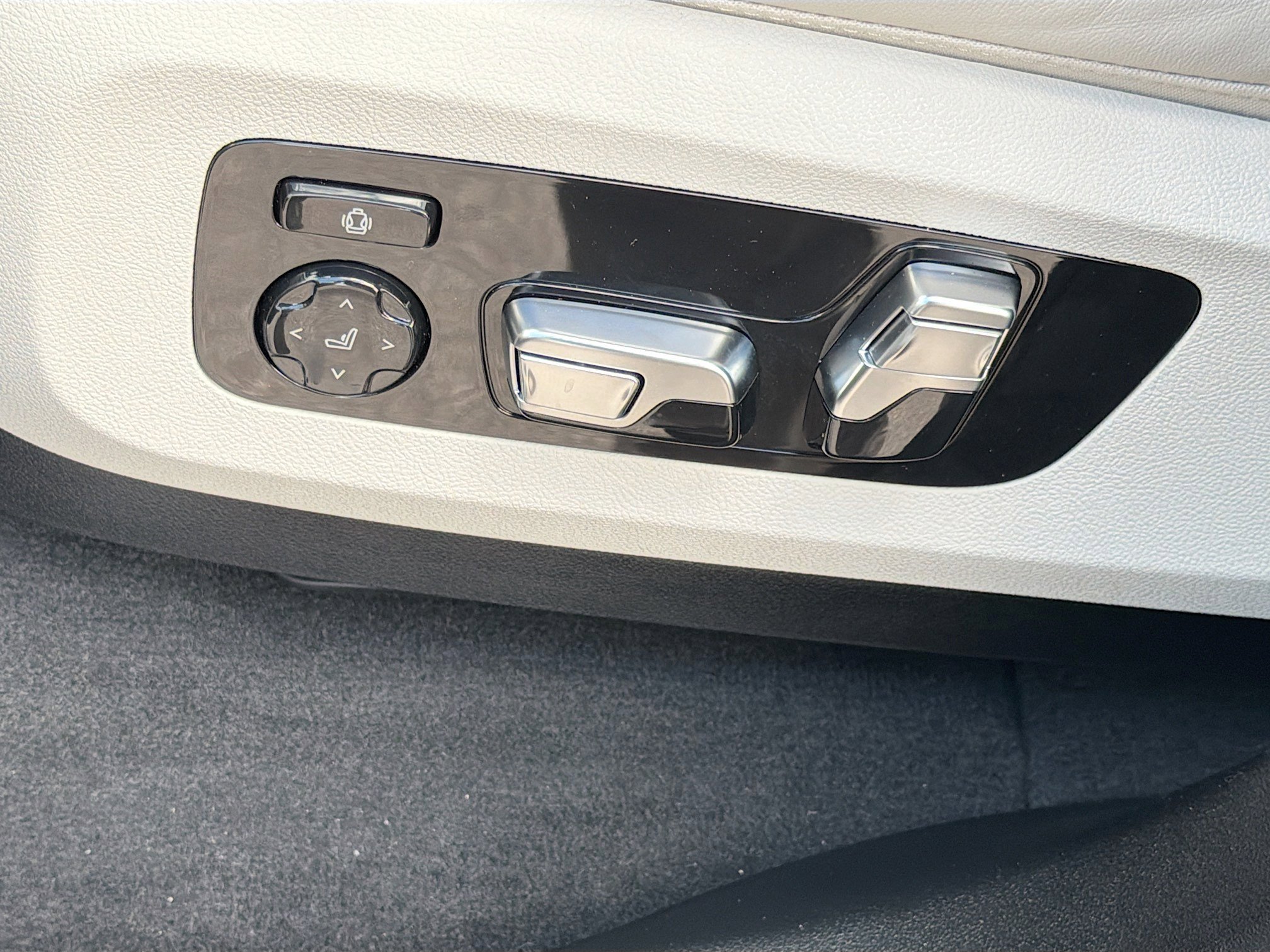 New 2026 BMW X5 xDrive50e w/ Executive Package image 25