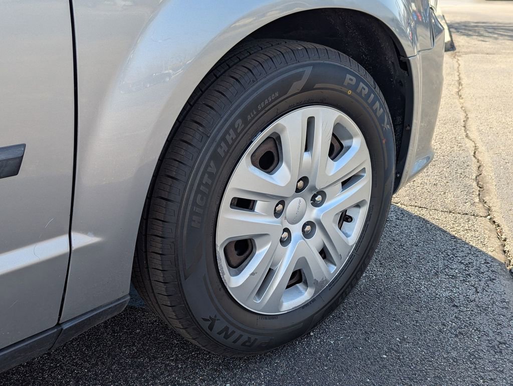 Used 2015 Dodge Grand Caravan American Value Package image 26