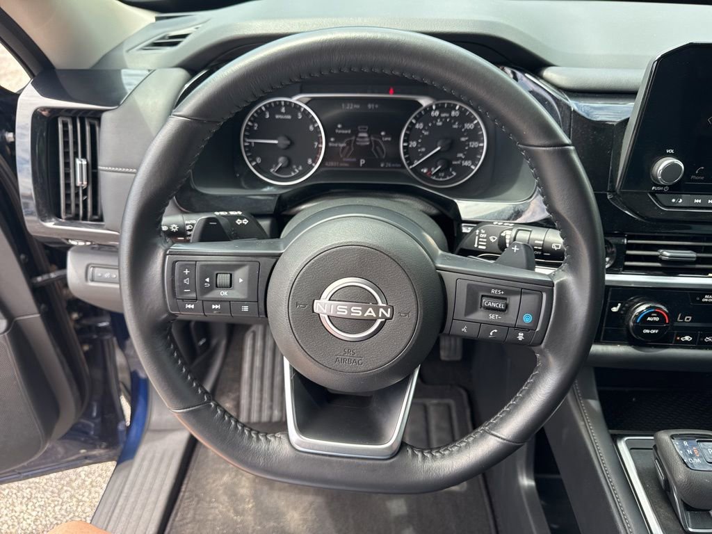 Used 2025 Nissan Pathfinder SV FWD image 19