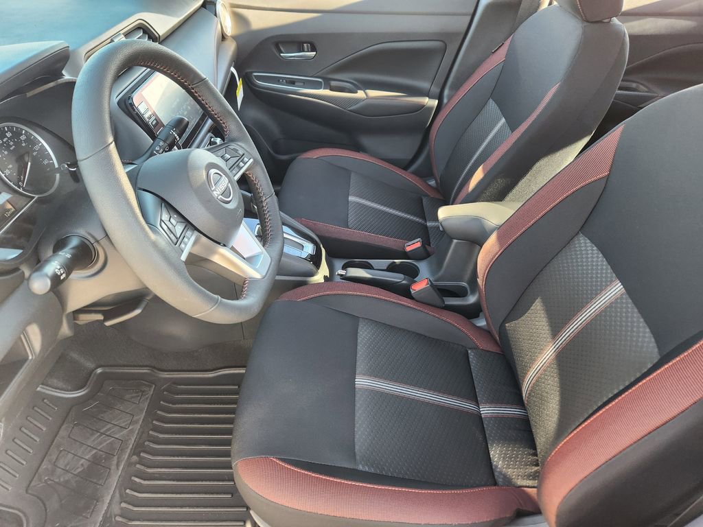 New 2025 Nissan Versa SR w/ Trunk Package FWD image 9