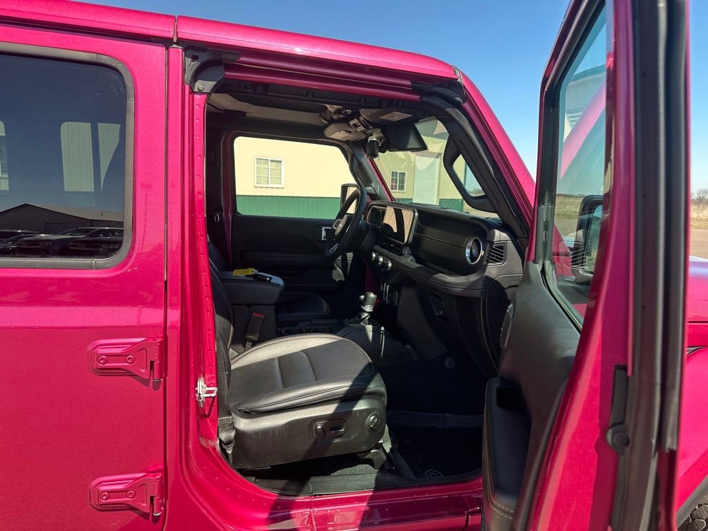 Used 2024 Jeep Wrangler Sahara w/ Technology Group image 28