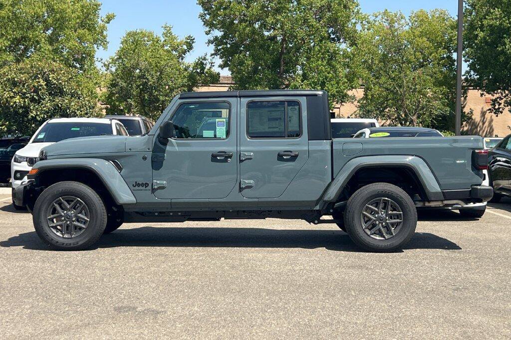 New 2026 Jeep Gladiator Sport AWD/4WD image 7