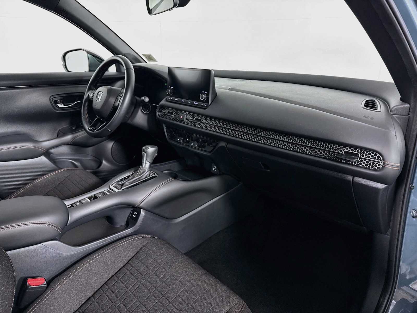 Certified 2025 Honda HR-V Sport image 23