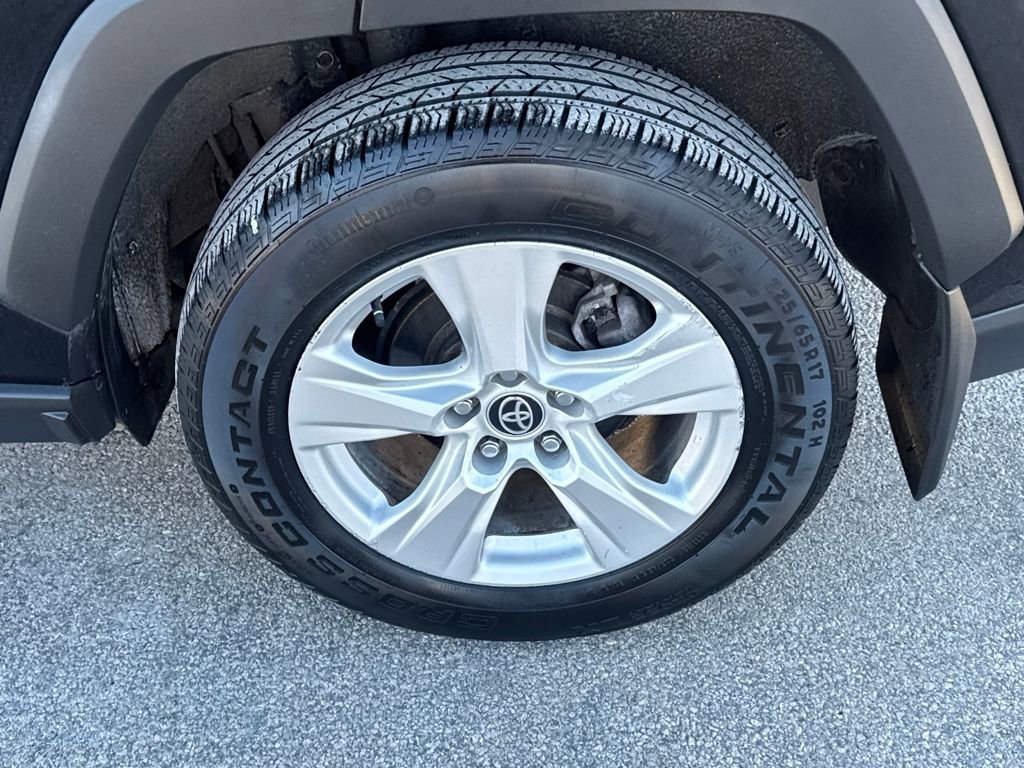 Used 2021 Toyota RAV4 XLE w/ Convenience Package image 41