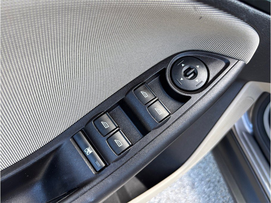 Used 2013 Ford Focus SE w/ Super Fuel Economy (SFE) Pkg FWD image 17