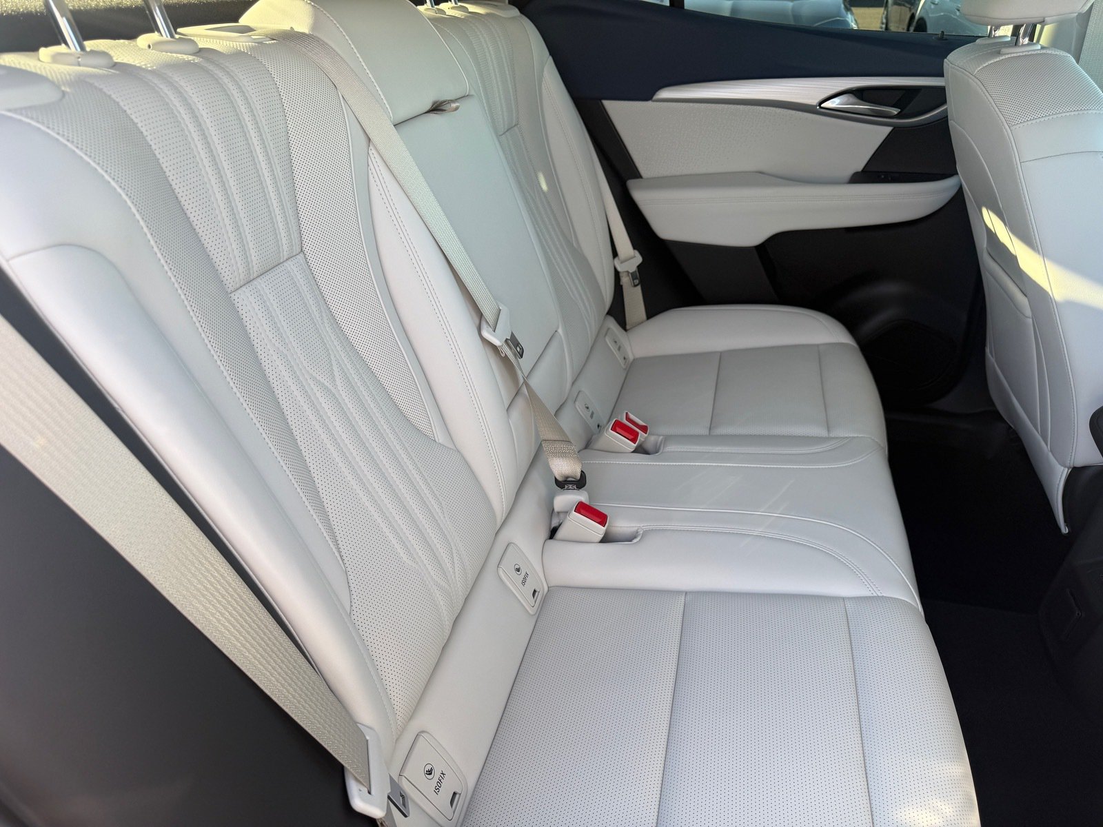 Used 2025 Buick Envision Avenir AWD/4WD image 29