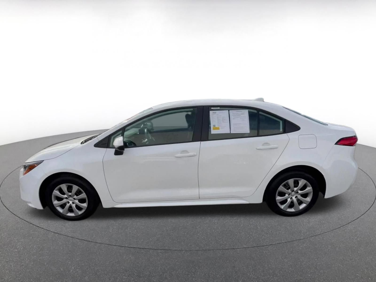 Used 2025 Toyota Corolla LE image 8