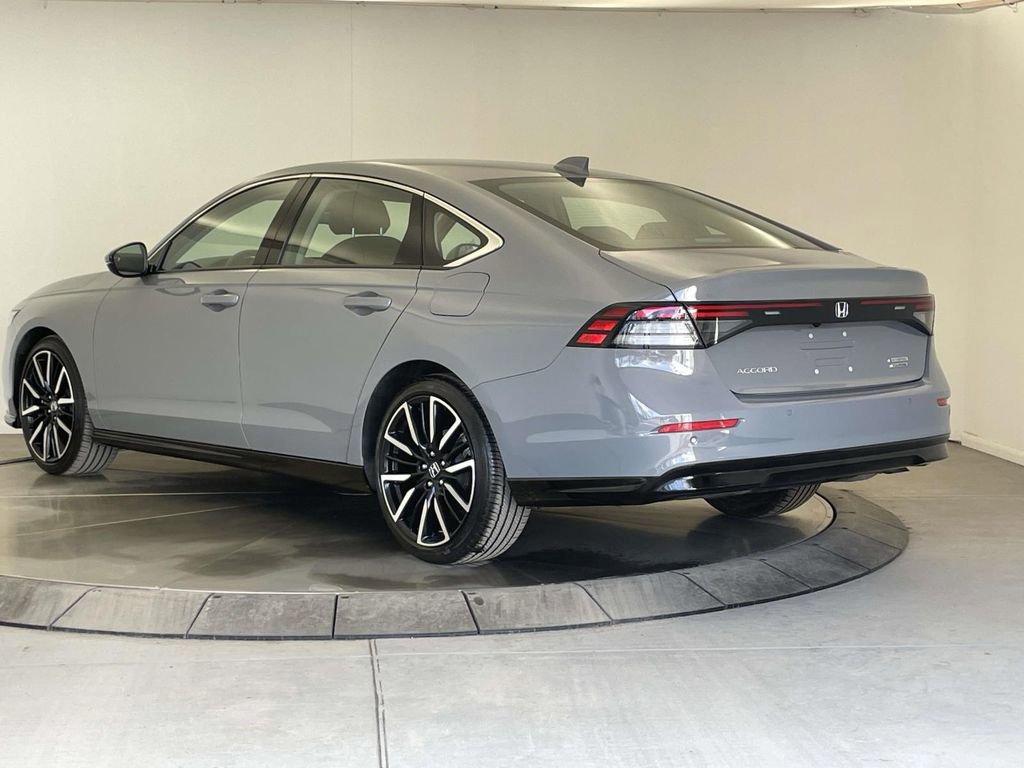 Used 2024 Honda Accord Touring image 3